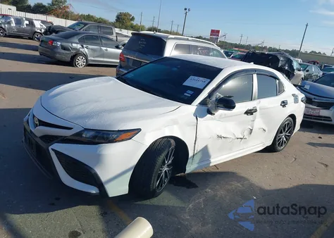 2021 Toyota Camry Se z USA, uszkodzony, nr VIN 4T1T11AK2MU512949